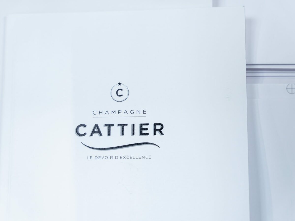 Papeterie Champagne Cattier imprimée en blanc sur blanc