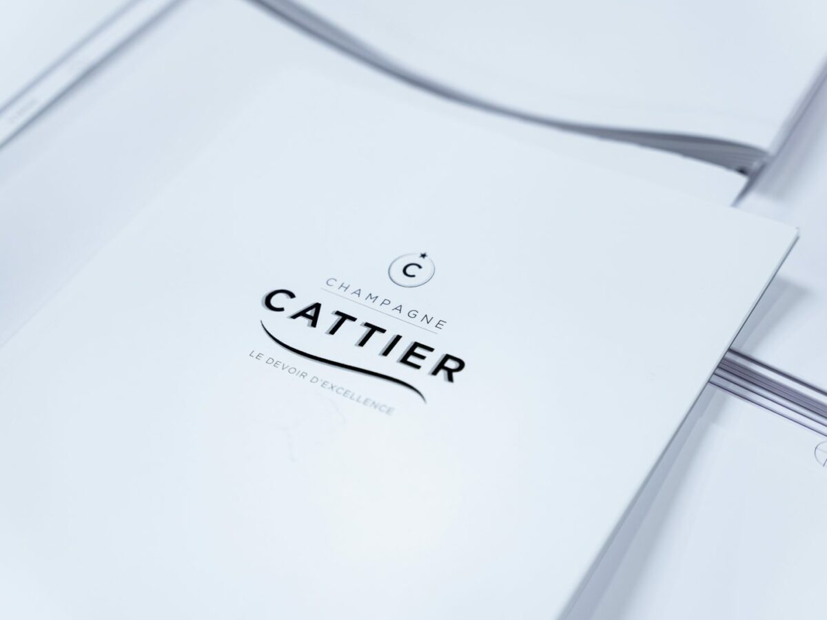 Papeterie Champagne Cattier imprimée en blanc sur blanc