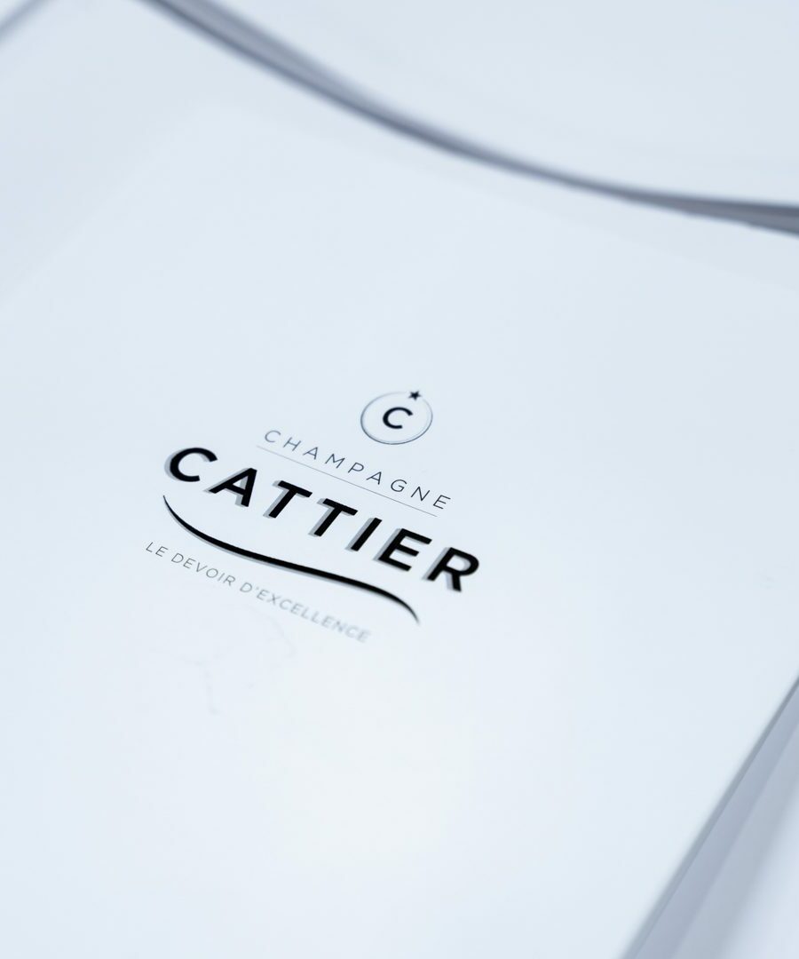 Papeterie Champagne Cattier imprimée en blanc sur blanc
